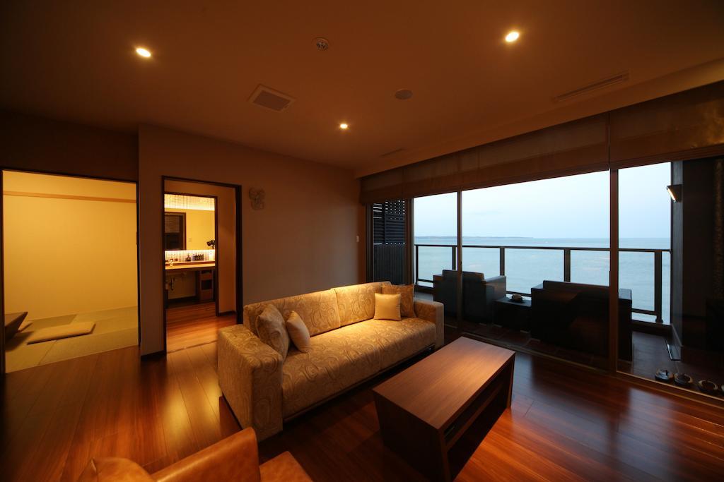 Amane Resort Seikai Beppu Værelse billede A living room in a typical apartment